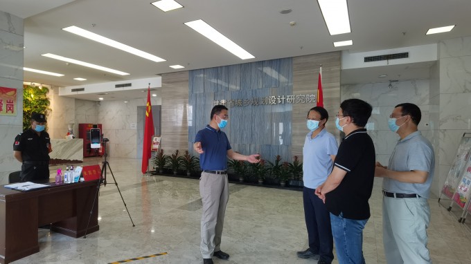 馬明督導檢查子公司及項目現(xiàn)場疫情防控工作